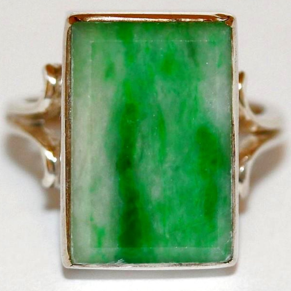 Vintage Sterling Silver 4.2ct Jadeite Ring / White and Green Color / Size 6.75